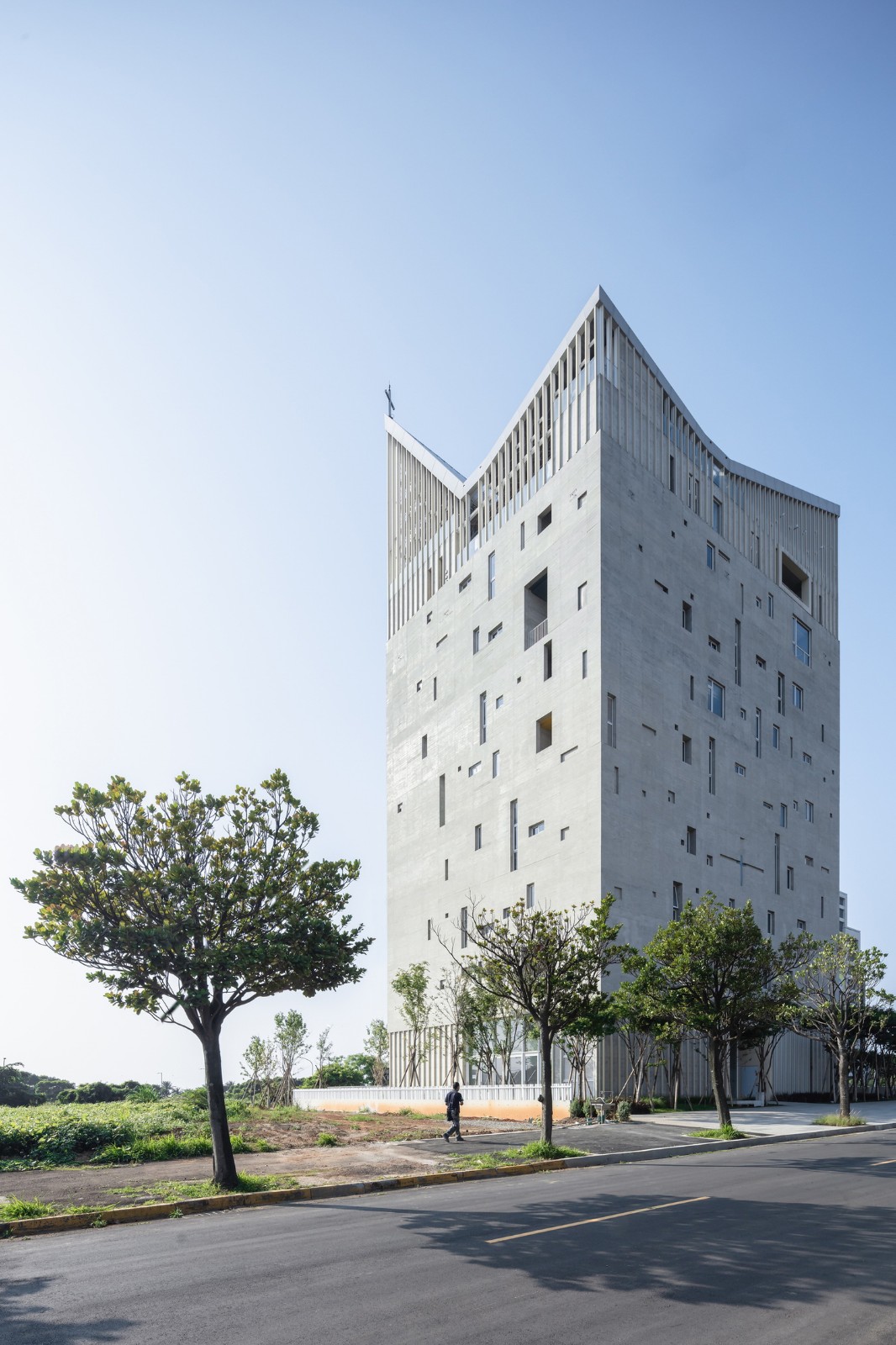 BIM建筑|垂直教堂,淡江教堂 / Behet Bondzio Lin Architekten BIM建筑|垂直教堂,淡江教堂 / Behet Bondzio Lin Architekten