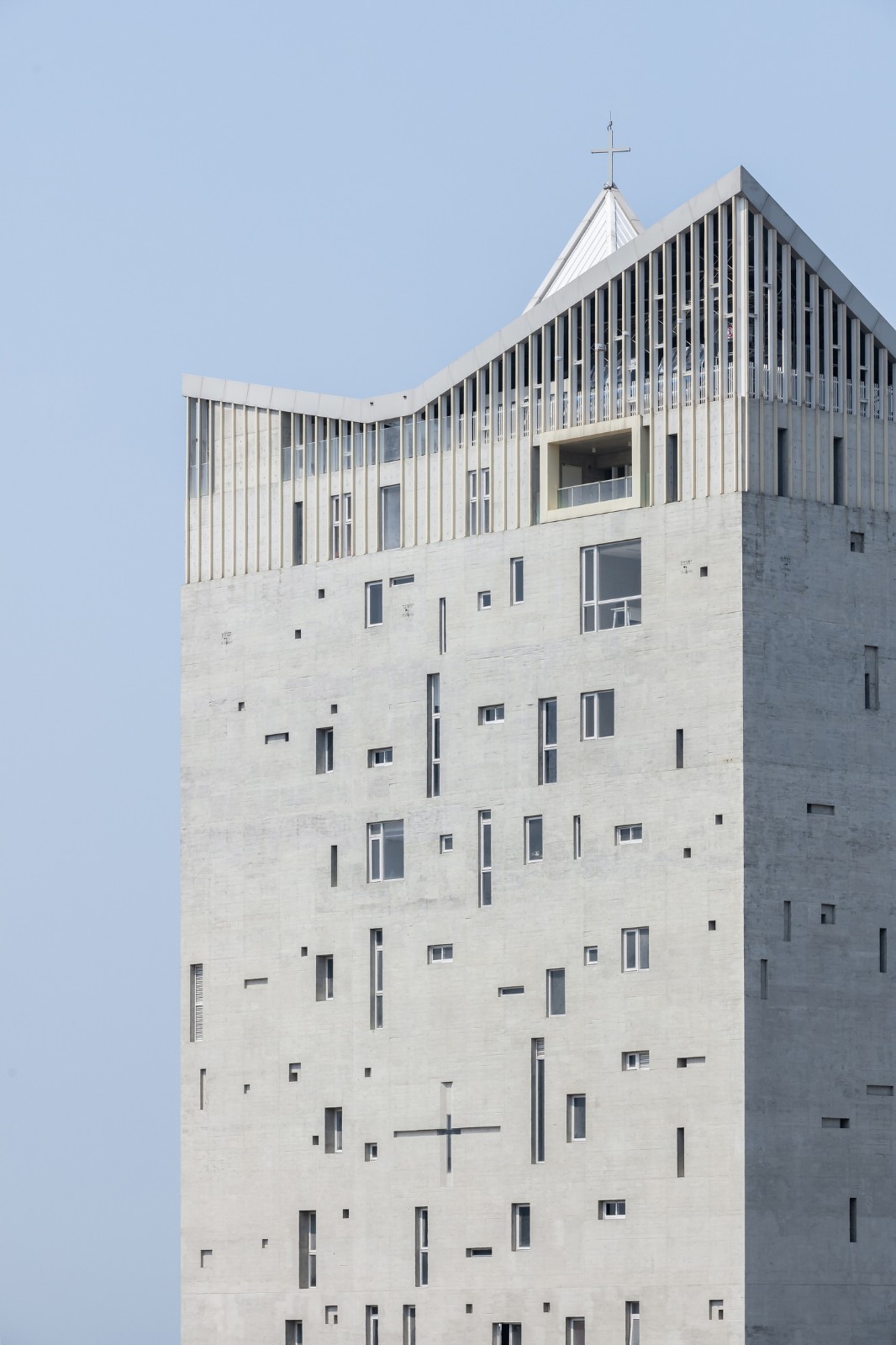 BIM建筑|垂直教堂,淡江教堂 / Behet Bondzio Lin Architekten BIM建筑|垂直教堂,淡江教堂 / Behet Bondzio Lin Architekten