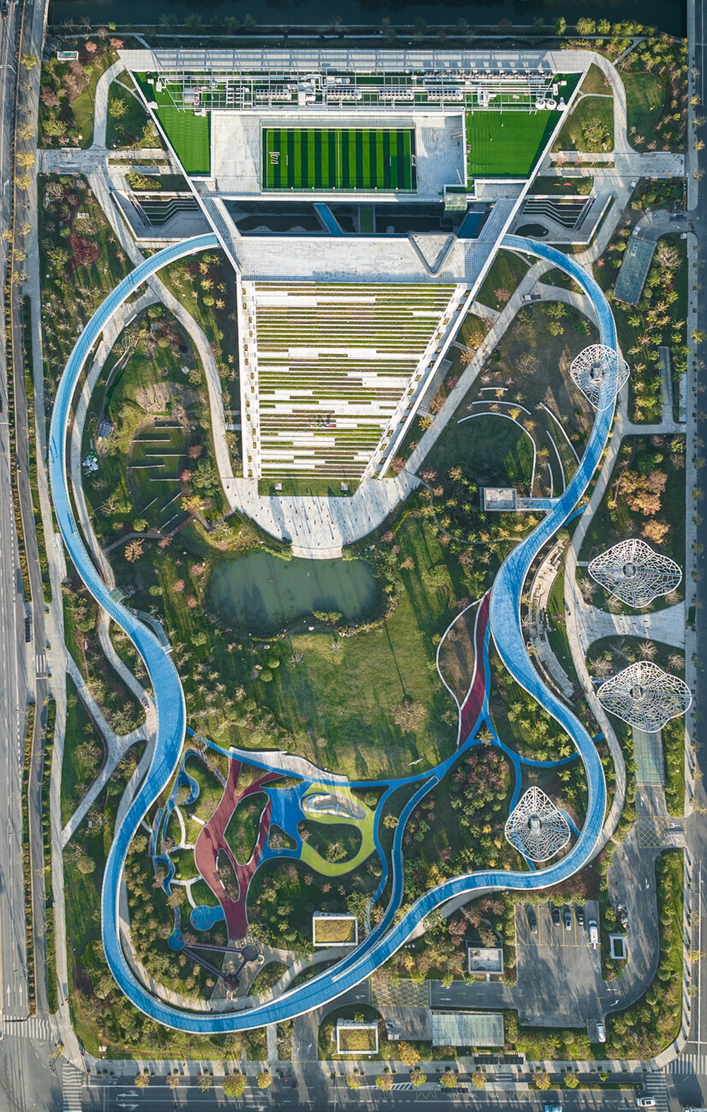 BIM建筑|踏着云朵去奔跑:杭州李宁体育园一期项目 / 柏涛建筑 BIM建筑|踏着云朵去奔跑:杭州李宁体育园一期项目 / 柏涛建筑