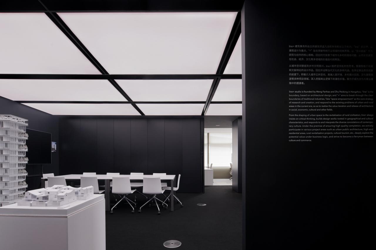 BIM建筑|设计师办公室: 黑白容器 / line+建筑事务所 BIM建筑|设计师办公室: 黑白容器 / line+建筑事务所