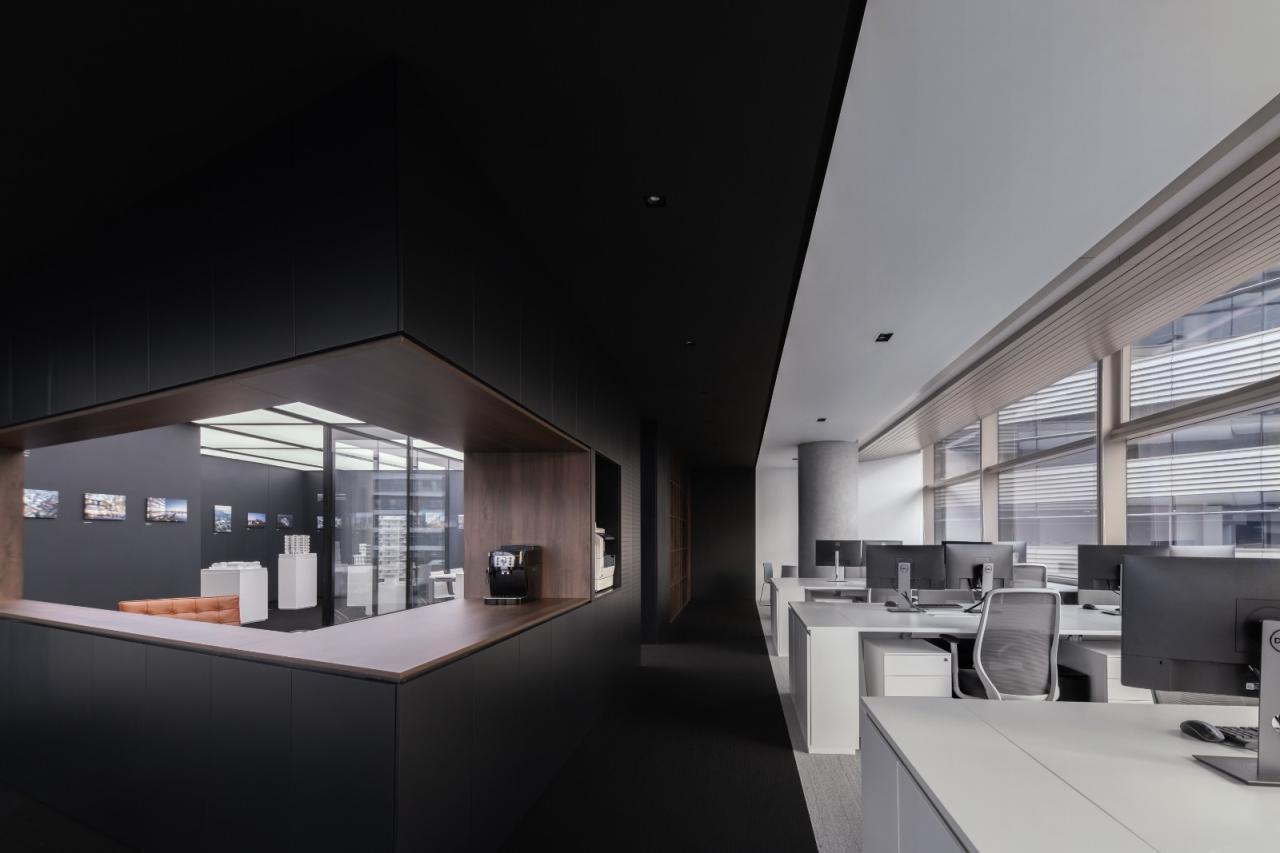 BIM建筑|设计师办公室: 黑白容器 / line+建筑事务所 BIM建筑|设计师办公室: 黑白容器 / line+建筑事务所