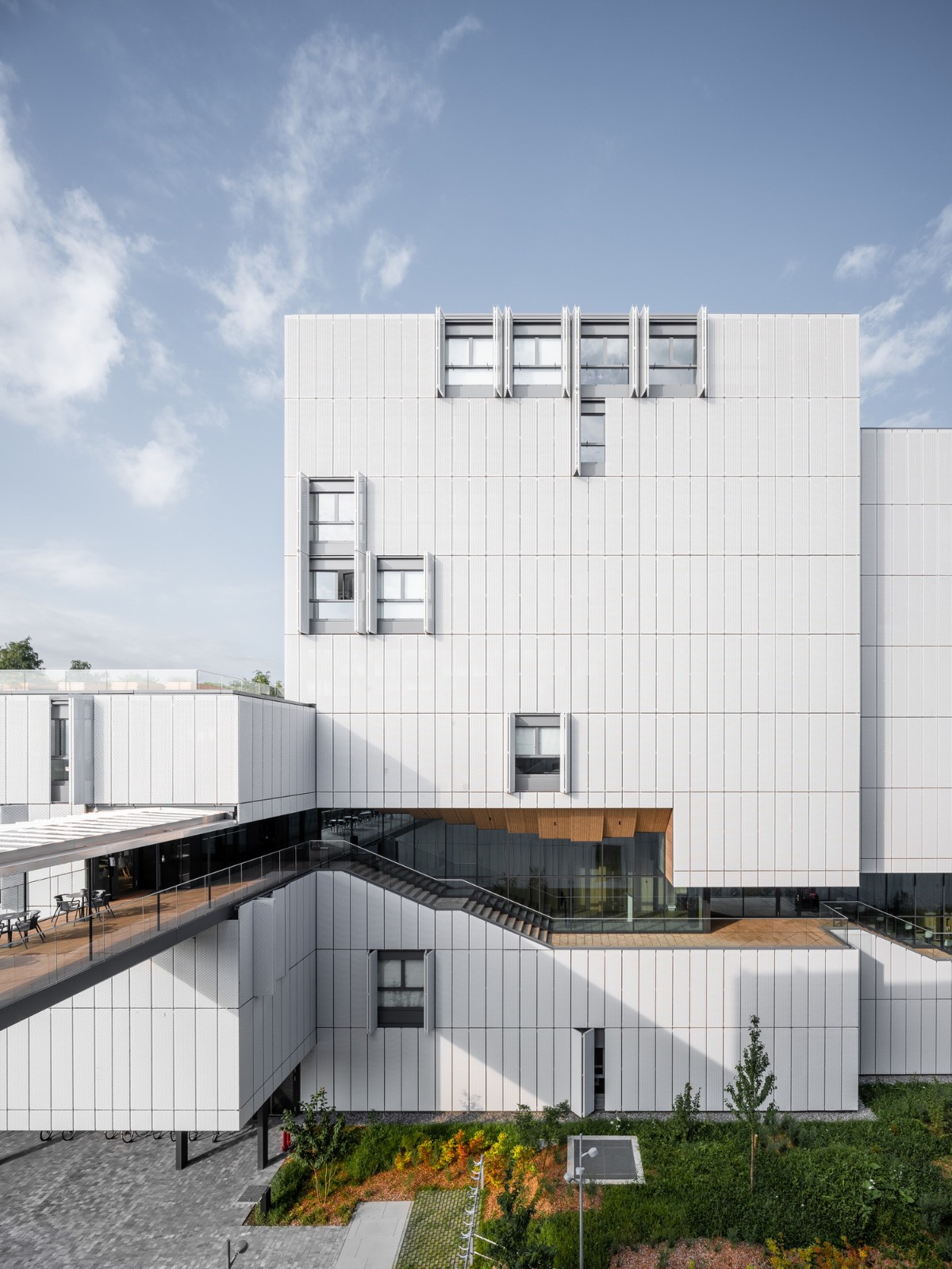 BIM建筑|莫里永学生宿舍 / 隈研吾建筑都市设计事务所 + CCHE BIM建筑|莫里永学生宿舍 / 隈研吾建筑都市设计事务所 + CCHE
