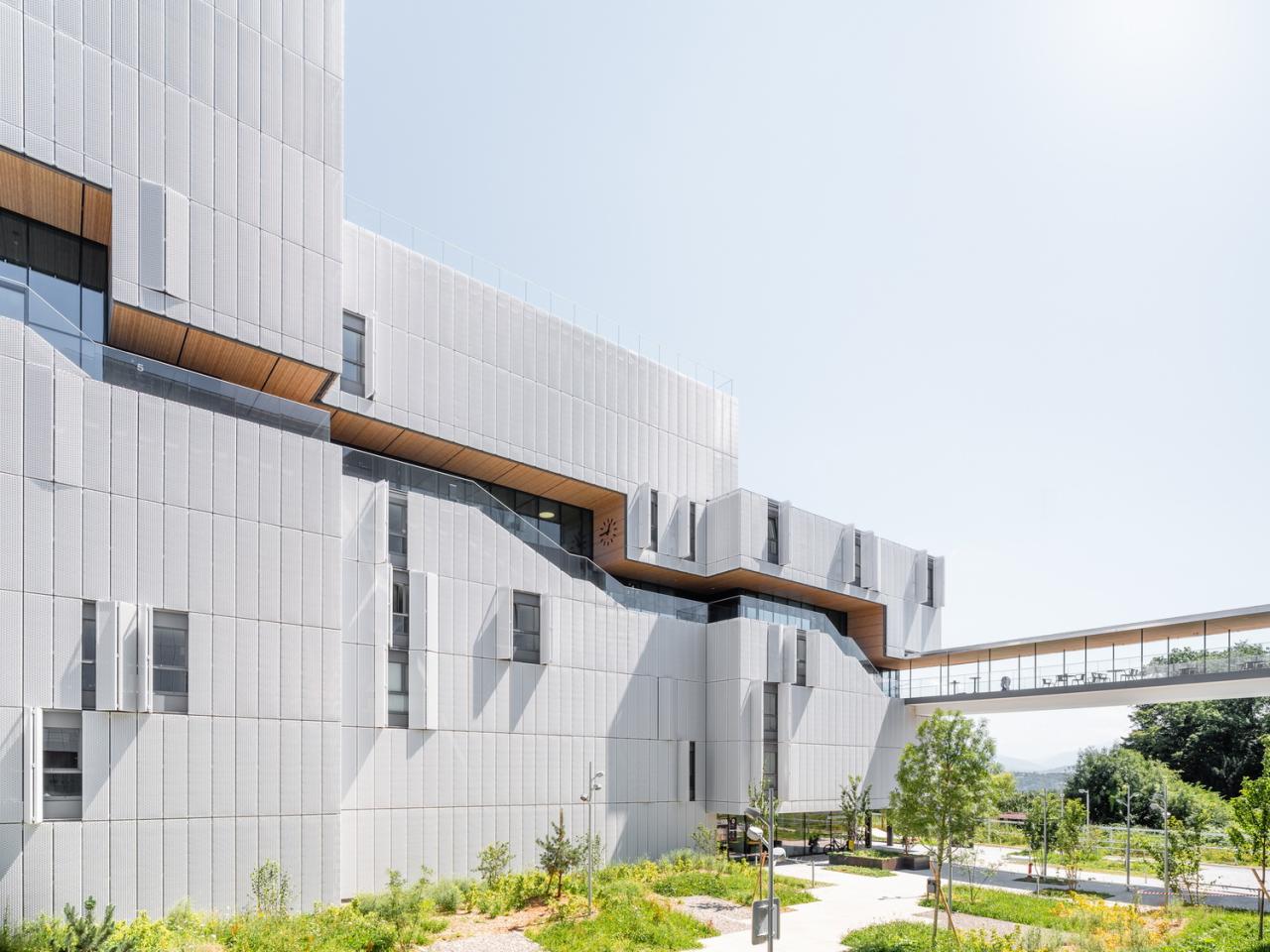 BIM建筑|莫里永学生宿舍 / 隈研吾建筑都市设计事务所 + CCHE BIM建筑|莫里永学生宿舍 / 隈研吾建筑都市设计事务所 + CCHE