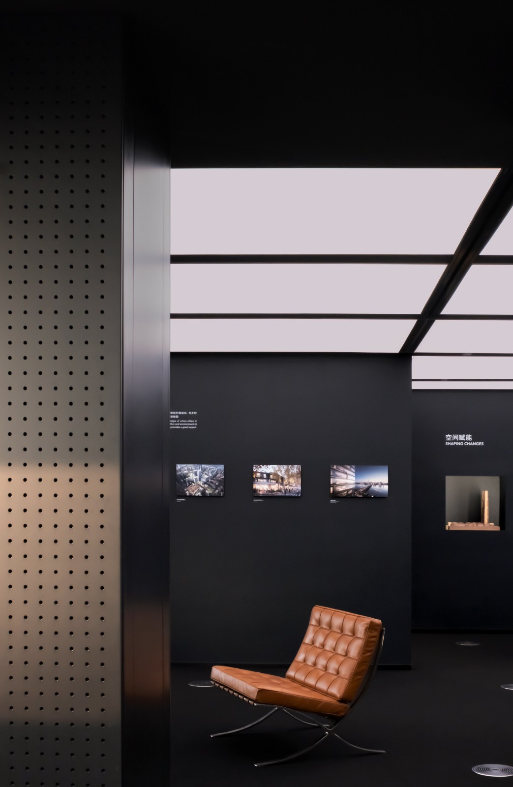 BIM建筑|设计师办公室: 黑白容器 / line+建筑事务所 BIM建筑|设计师办公室: 黑白容器 / line+建筑事务所