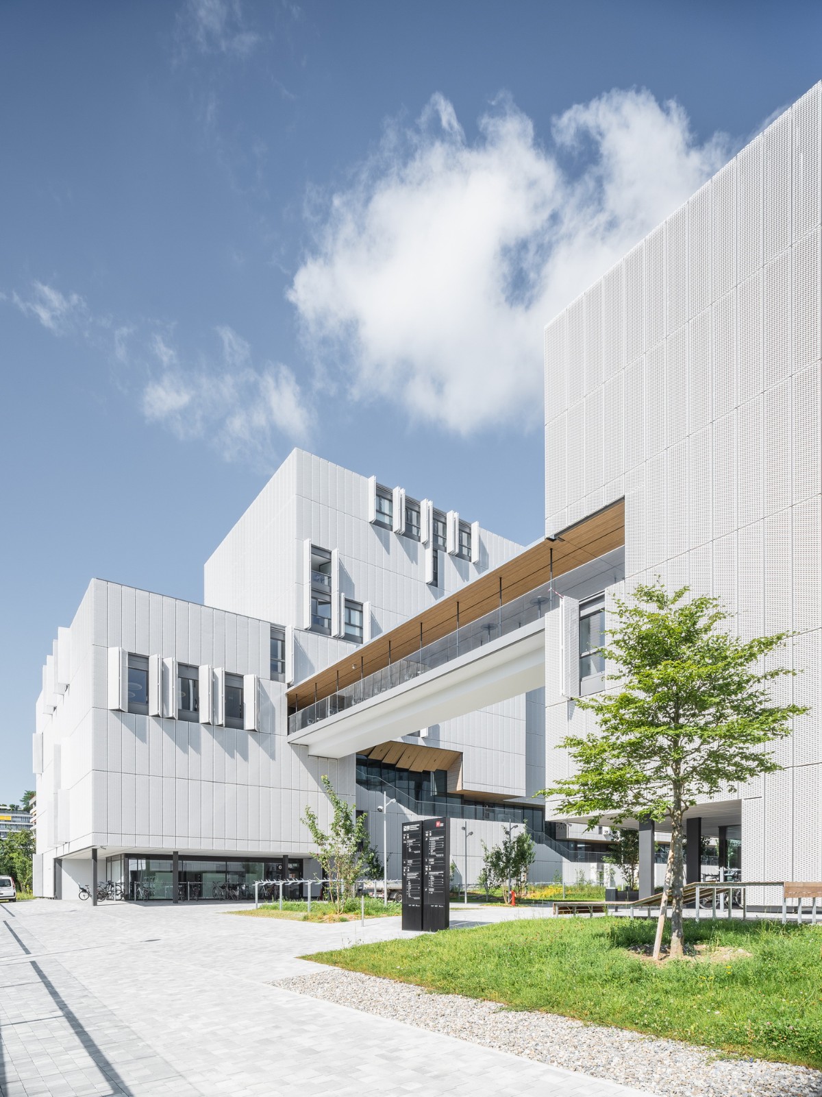BIM建筑|莫里永学生宿舍 / 隈研吾建筑都市设计事务所 + CCHE BIM建筑|莫里永学生宿舍 / 隈研吾建筑都市设计事务所 + CCHE