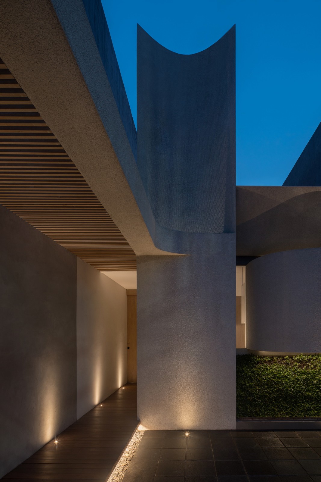 BIM建筑|狭长地形下的独立住宅:YD 住宅 / Isso Architects BIM建筑|狭长地形下的独立住宅:YD 住宅 / Isso Architects