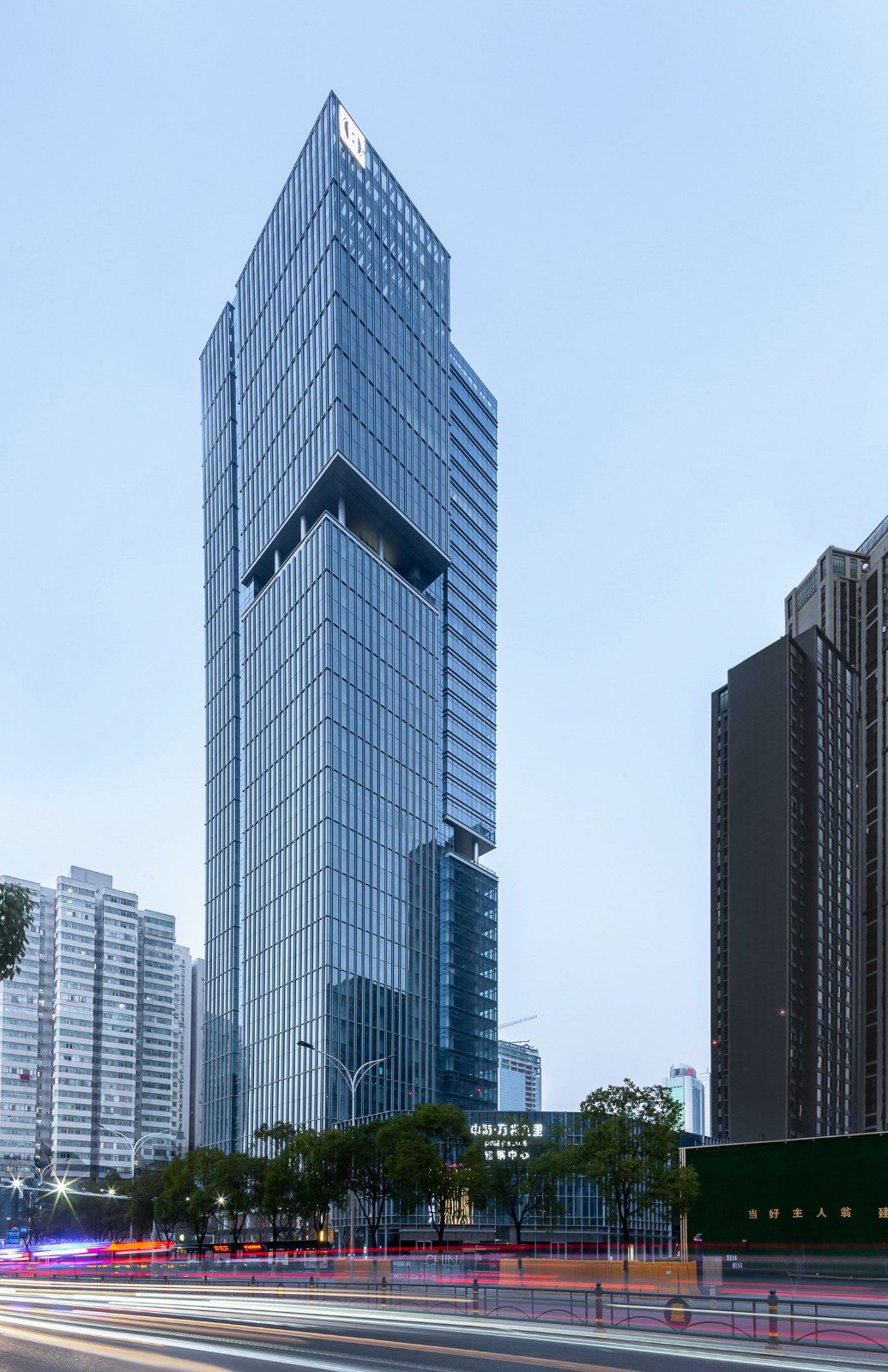 BIM建筑|城市天际线的重塑与街道生活的缝合:武汉中海中心 / 柏涛设计 BIM建筑|城市天际线的重塑与街道生活的缝合:武汉中海中心 / 柏涛设计