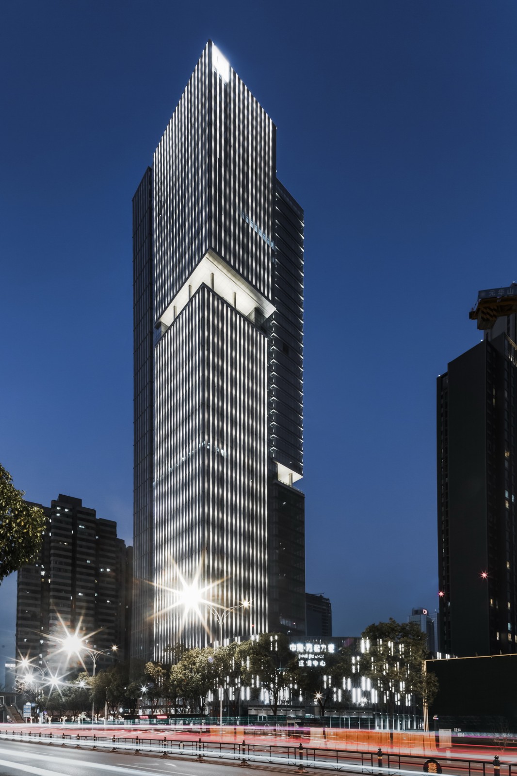 BIM建筑|城市天际线的重塑与街道生活的缝合:武汉中海中心 / 柏涛设计 BIM建筑|城市天际线的重塑与街道生活的缝合:武汉中海中心 / 柏涛设计