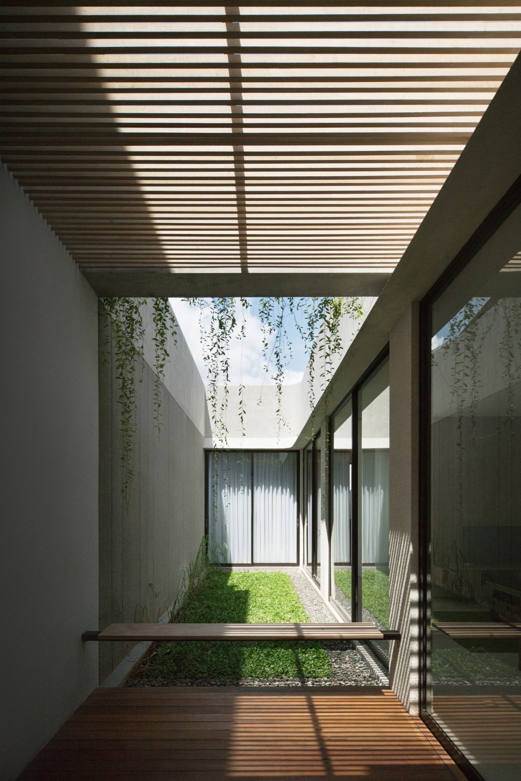 BIM建筑|狭长地形下的独立住宅:YD 住宅 / Isso Architects BIM建筑|狭长地形下的独立住宅:YD 住宅 / Isso Architects