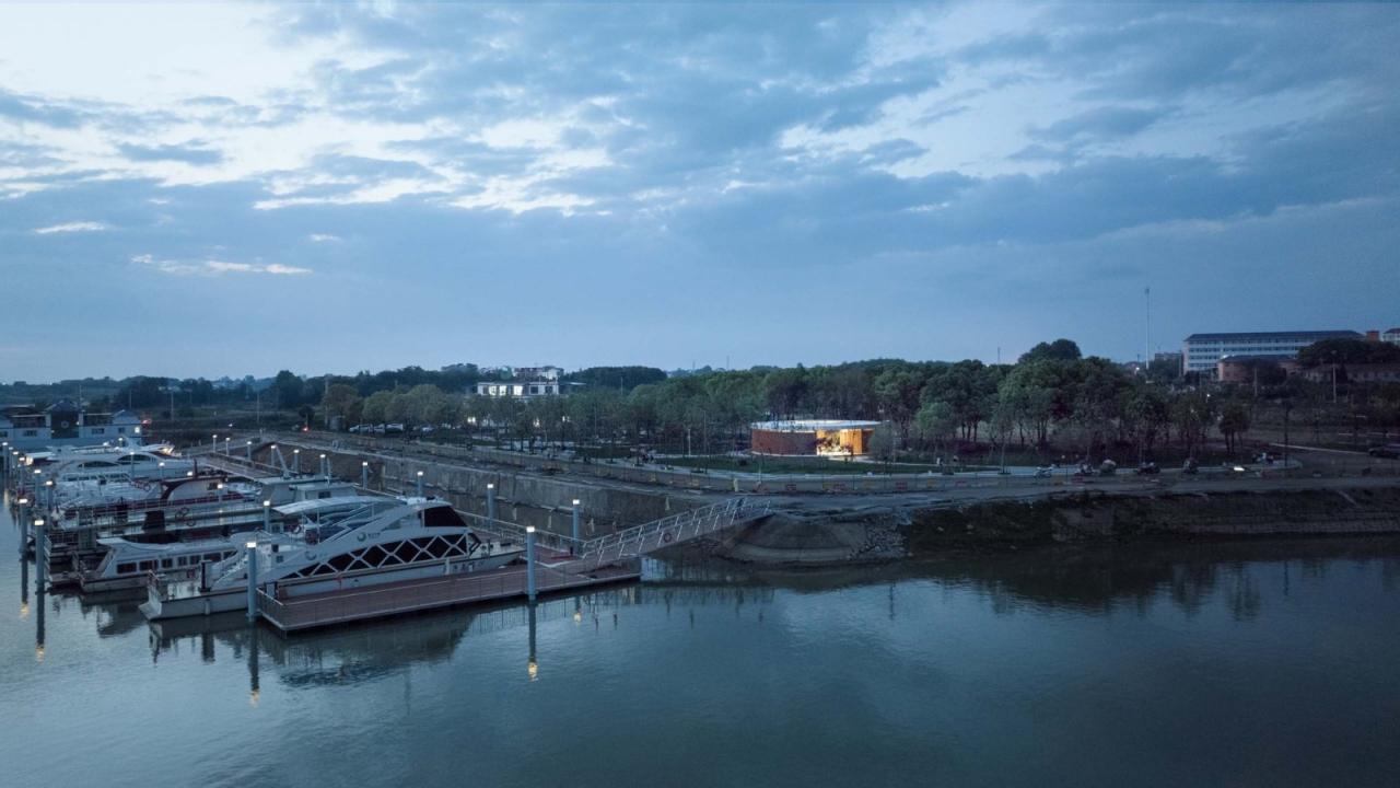 BIM建筑|梁子湖长岭渡口景观公厕 / 原榀建筑 BIM建筑|梁子湖长岭渡口景观公厕 / 原榀建筑