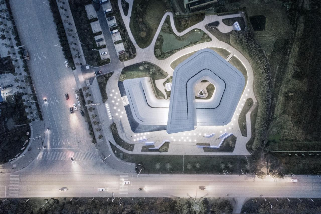 BIM建筑|反重力生长的有机体—洪湖·新滩展示中心 / UA尤安设计 BIM建筑|反重力生长的有机体—洪湖·新滩展示中心 / UA尤安设计