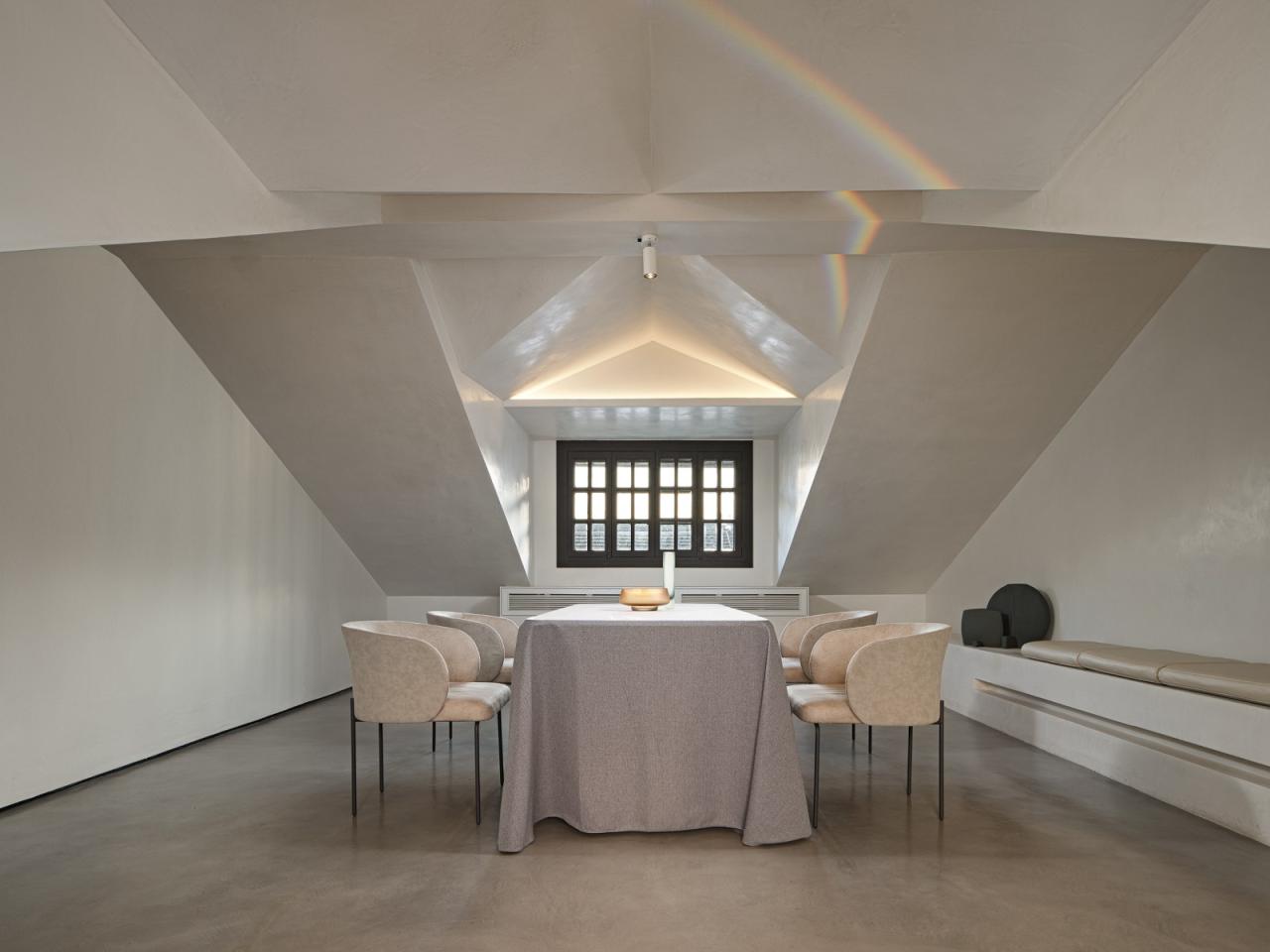 BIM建筑|历史建筑中的火锅“博物馆”:杭州GUD火锅餐厅旗舰店 / 八荒设计 BIM建筑|历史建筑中的火锅“博物馆”:杭州GUD火锅餐厅旗舰店 / 八荒设计