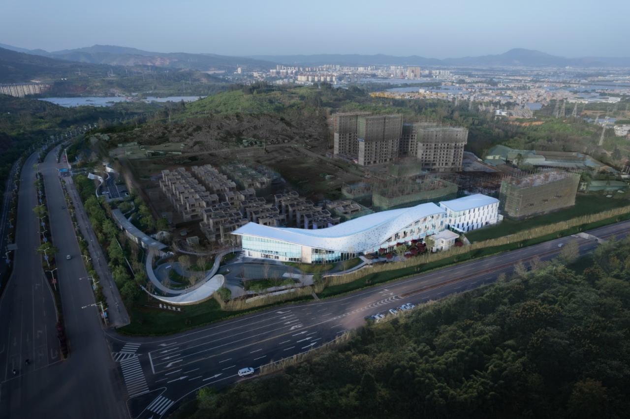 BIM建筑|丝带萦绕于山林间的遐想-昆明华侨城 ▪ 滇中乐活城社区中心 / 成执设计 BIM建筑|丝带萦绕于山林间的遐想-昆明华侨城 ▪ 滇中乐活城社区中心 / 成执设计