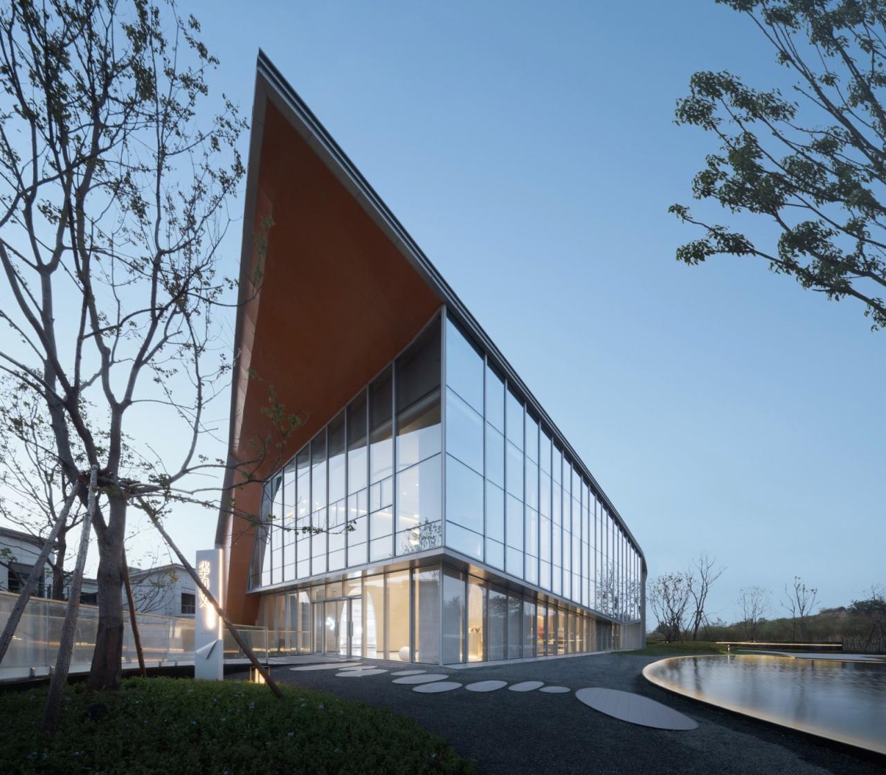 BIM建筑|丝带萦绕于山林间的遐想-昆明华侨城 ▪ 滇中乐活城社区中心 / 成执设计 BIM建筑|丝带萦绕于山林间的遐想-昆明华侨城 ▪ 滇中乐活城社区中心 / 成执设计