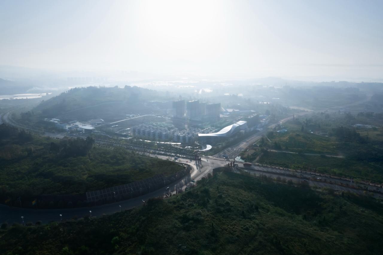 BIM建筑|丝带萦绕于山林间的遐想-昆明华侨城 ▪ 滇中乐活城社区中心 / 成执设计 BIM建筑|丝带萦绕于山林间的遐想-昆明华侨城 ▪ 滇中乐活城社区中心 / 成执设计