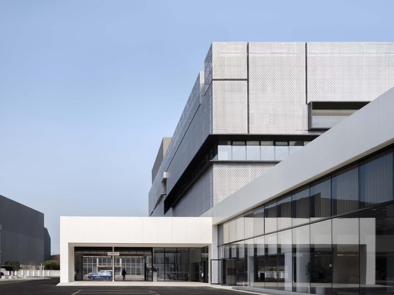BIM建筑|成都BMW宝马体验中心 / 朱海博建筑设计事务所 BIM建筑|成都BMW宝马体验中心 / 朱海博建筑设计事务所