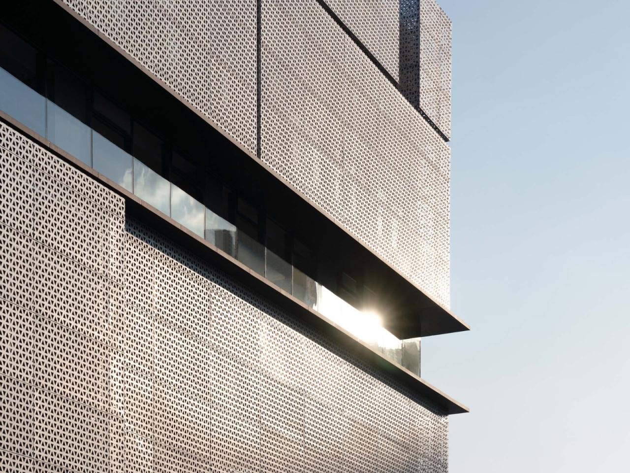 BIM建筑|成都BMW宝马体验中心 / 朱海博建筑设计事务所 BIM建筑|成都BMW宝马体验中心 / 朱海博建筑设计事务所