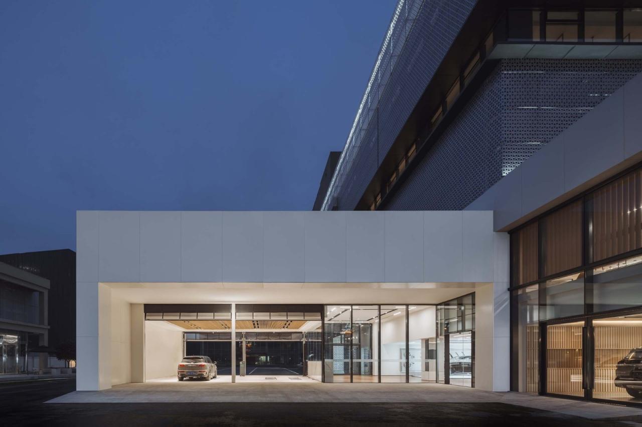 BIM建筑|成都BMW宝马体验中心 / 朱海博建筑设计事务所 BIM建筑|成都BMW宝马体验中心 / 朱海博建筑设计事务所