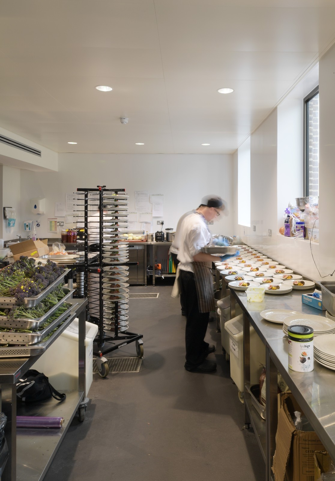 BIM建筑|复古绿釉,剑桥大学食堂 / Feilden Fowles BIM建筑|复古绿釉,剑桥大学食堂 / Feilden Fowles