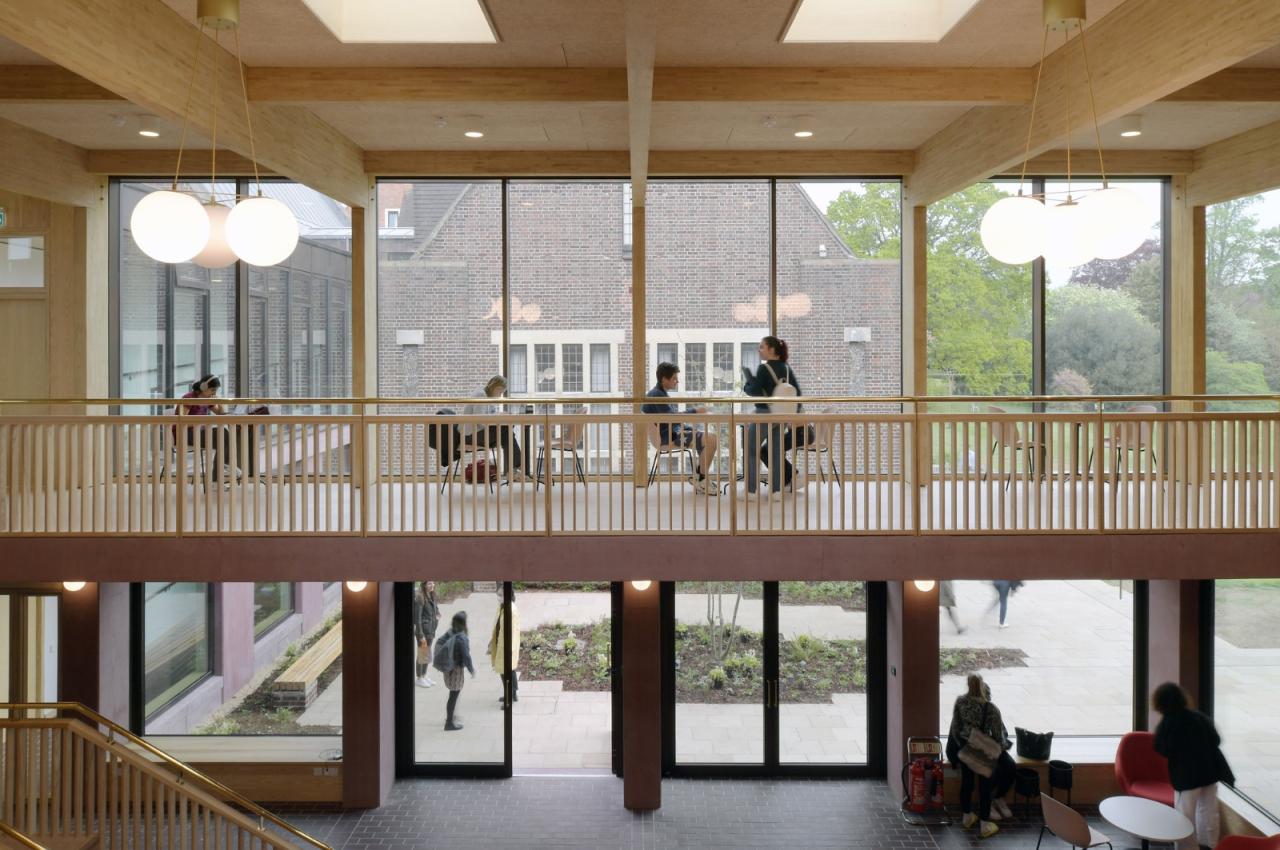 BIM建筑|复古绿釉,剑桥大学食堂 / Feilden Fowles BIM建筑|复古绿釉,剑桥大学食堂 / Feilden Fowles