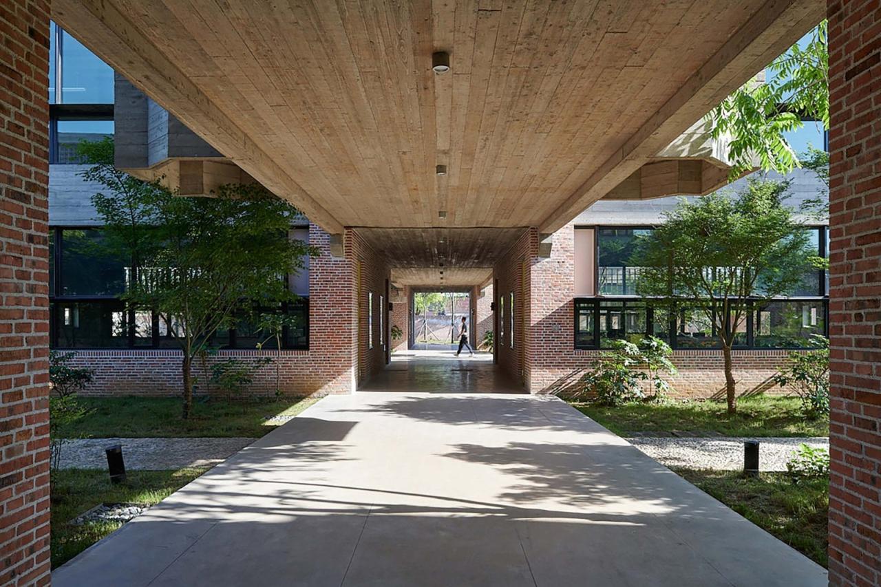 BIM建筑|工坊式的校园:丁蜀成校 / 亘建筑事务所 BIM建筑|工坊式的校园:丁蜀成校 / 亘建筑事务所