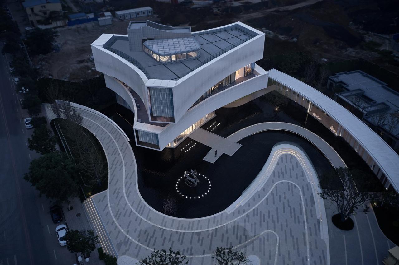 BIM建筑|以可感知温度充盈场所空间:徐州三盛·中城展示中心 / UA尤安设计 BIM建筑|以可感知温度充盈场所空间:徐州三盛·中城展示中心 / UA尤安设计