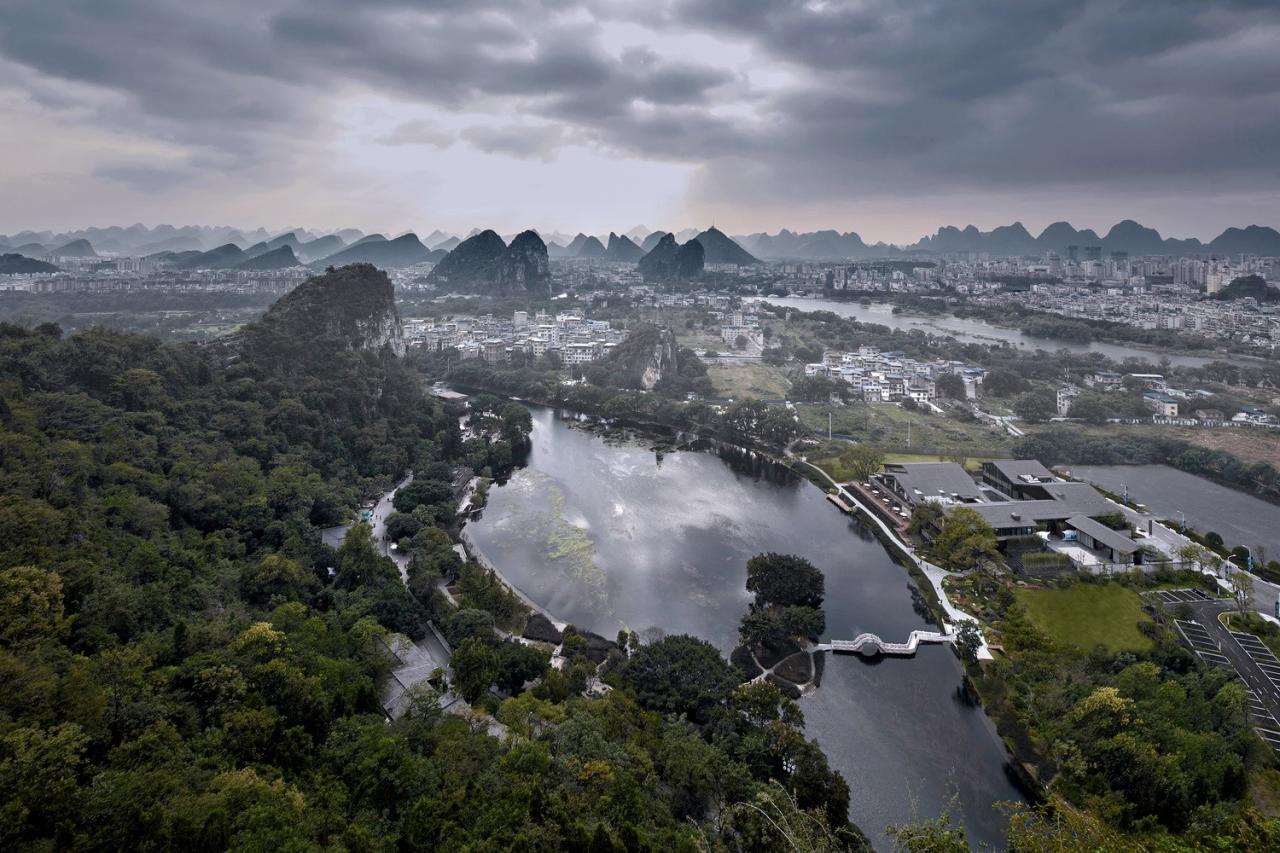BIM建筑|山水间的“负空间”营造 ——漓江文化旅游度假区塔山会馆 / UA尤安设计 BIM建筑|山水间的“负空间”营造 ——漓江文化旅游度假区塔山会馆 / UA尤安设计