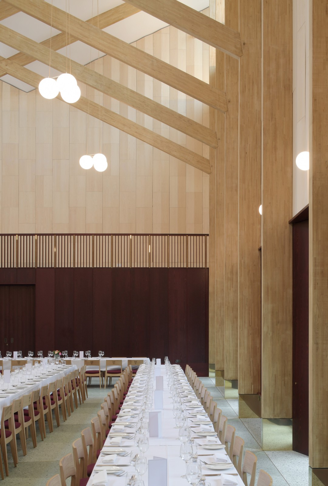 BIM建筑|复古绿釉,剑桥大学食堂 / Feilden Fowles BIM建筑|复古绿釉,剑桥大学食堂 / Feilden Fowles
