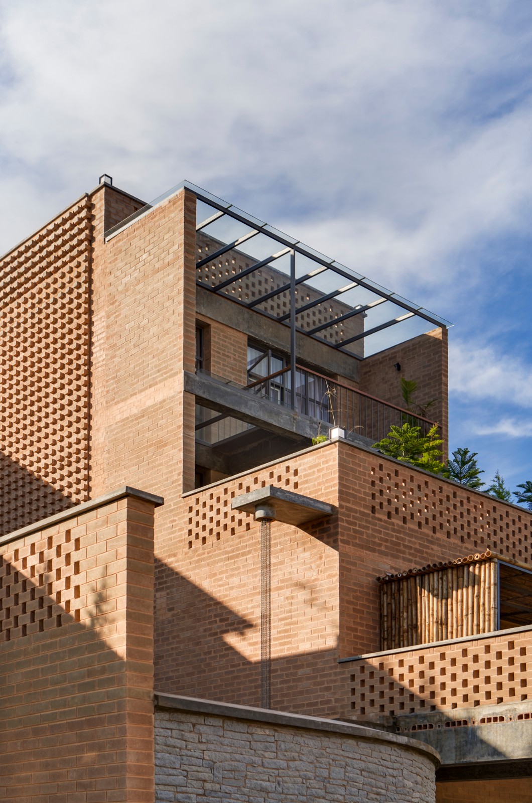 BIM建筑|本土材料与传统工艺,Sunyata 生态酒店 / Design Kacheri BIM建筑|本土材料与传统工艺,Sunyata 生态酒店 / Design Kacheri