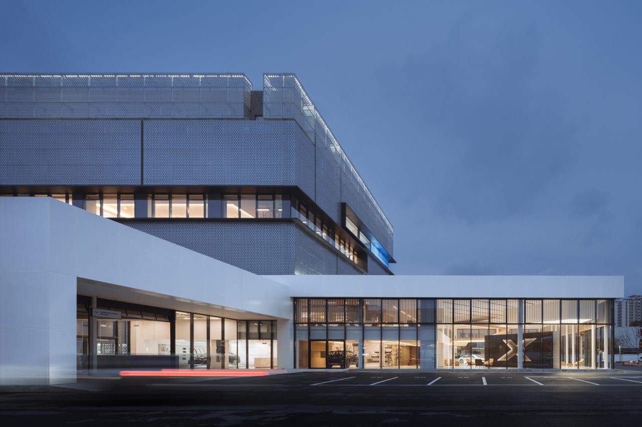 BIM建筑|成都BMW宝马体验中心 / 朱海博建筑设计事务所 BIM建筑|成都BMW宝马体验中心 / 朱海博建筑设计事务所