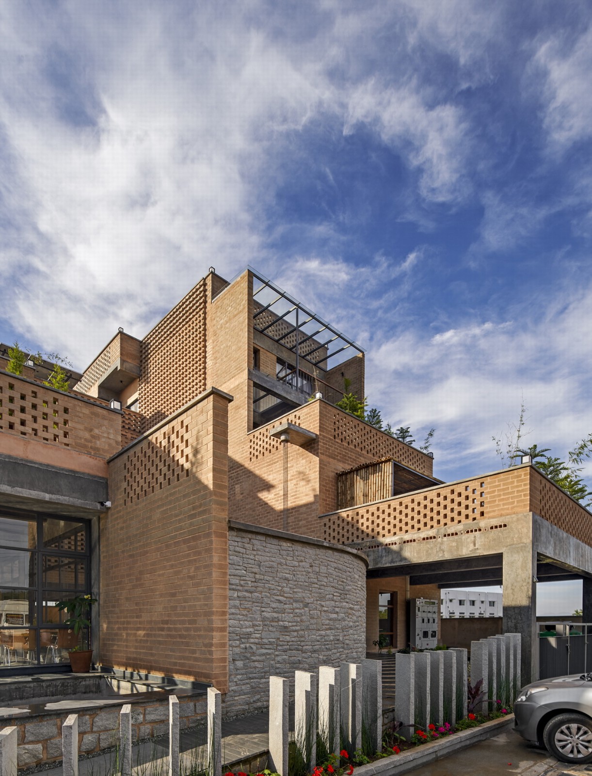 BIM建筑|本土材料与传统工艺,Sunyata 生态酒店 / Design Kacheri BIM建筑|本土材料与传统工艺,Sunyata 生态酒店 / Design Kacheri