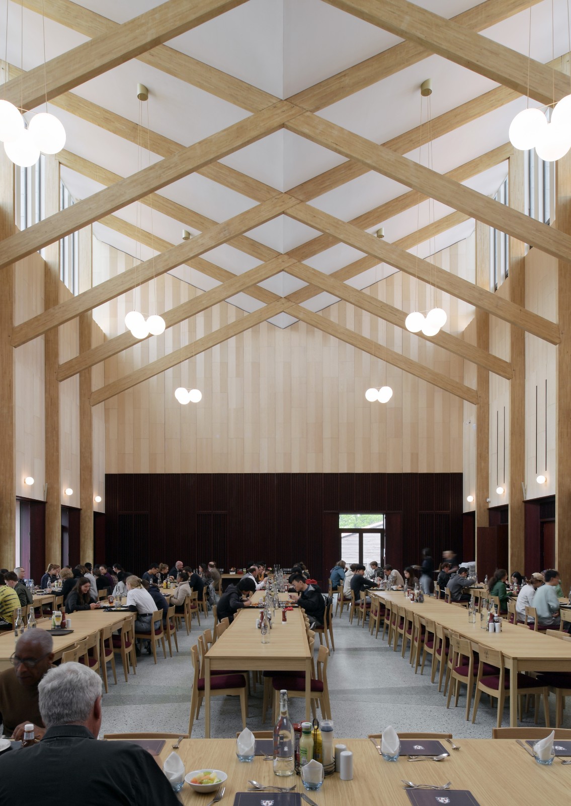 BIM建筑|复古绿釉,剑桥大学食堂 / Feilden Fowles BIM建筑|复古绿釉,剑桥大学食堂 / Feilden Fowles