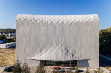 BIM建筑|疗养小镇的‘浪潮’,医疗研究中心 / FAAB-BIM建筑网