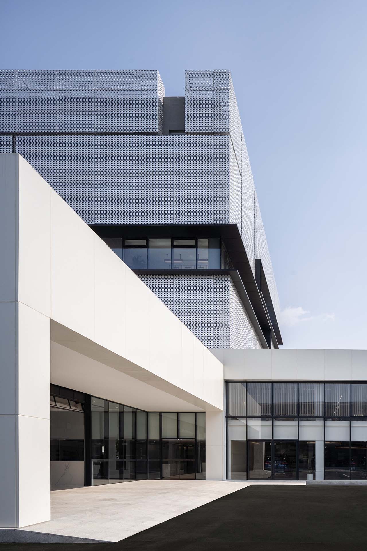 BIM建筑|成都BMW宝马体验中心 / 朱海博建筑设计事务所 BIM建筑|成都BMW宝马体验中心 / 朱海博建筑设计事务所