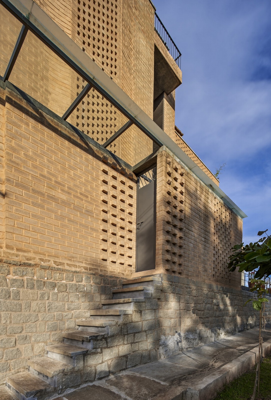 BIM建筑|本土材料与传统工艺,Sunyata 生态酒店 / Design Kacheri BIM建筑|本土材料与传统工艺,Sunyata 生态酒店 / Design Kacheri