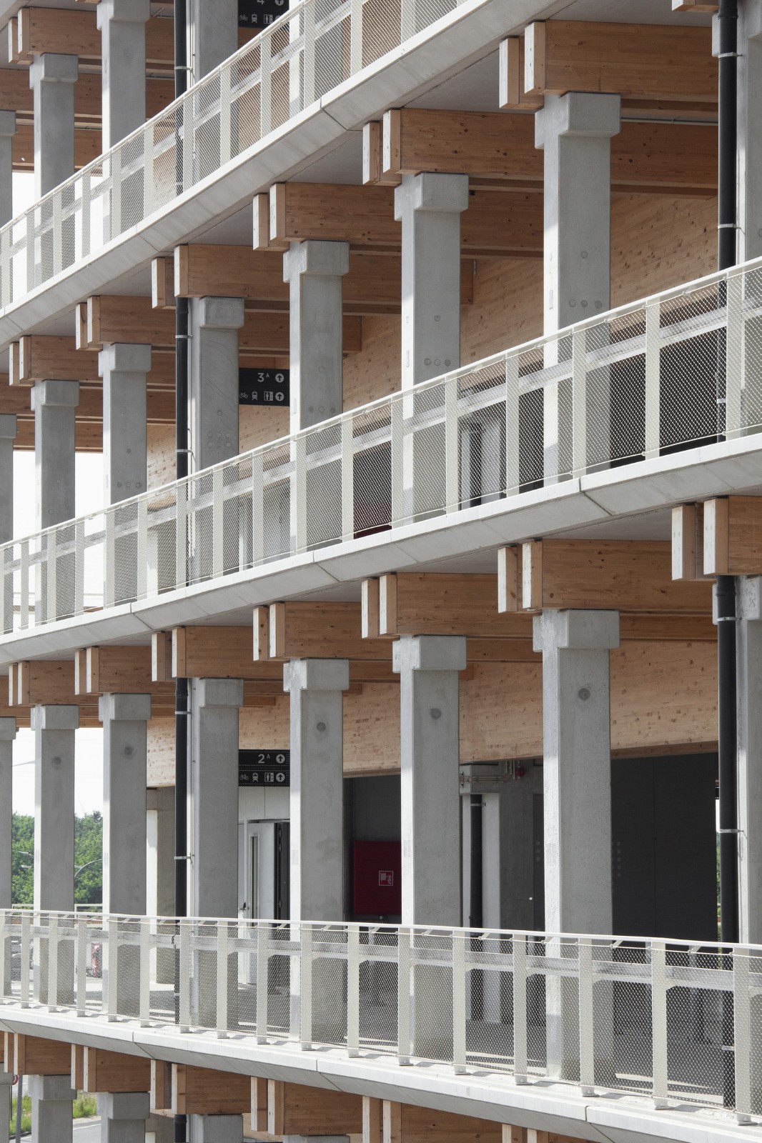 BIM建筑|Park+Ride新模式,私人交通+公交交通 / HUB BIM建筑|Park+Ride新模式,私人交通+公交交通 / HUB