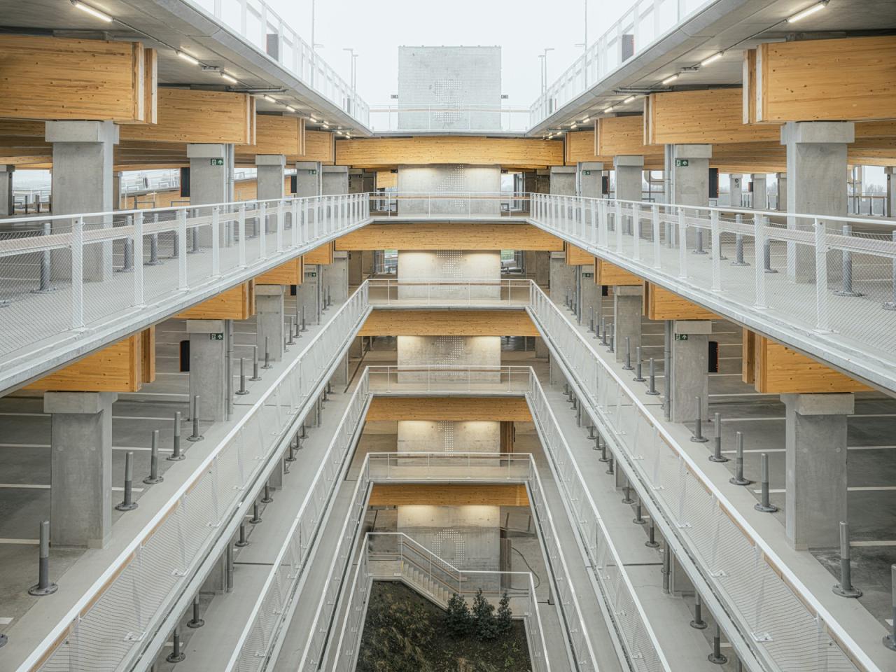 BIM建筑|Park+Ride新模式,私人交通+公交交通 / HUB BIM建筑|Park+Ride新模式,私人交通+公交交通 / HUB