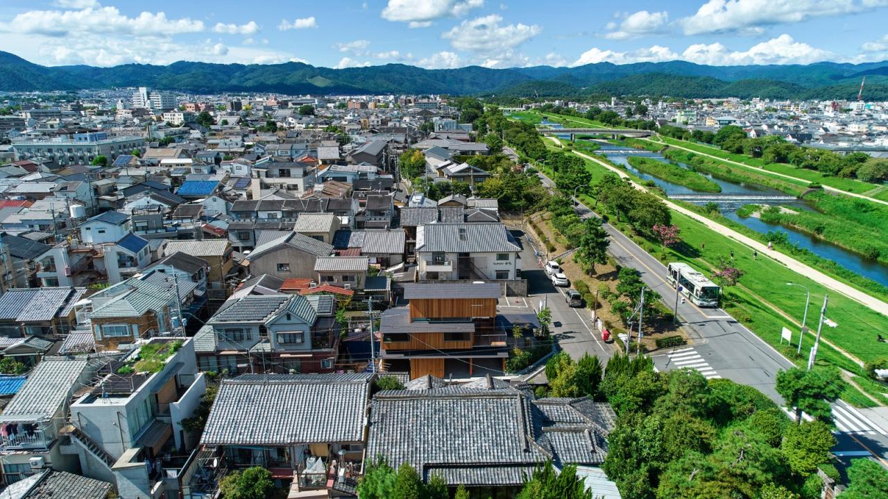 BIM建筑|屋顶相叠的下鸭之家 / 畑友洋建筑设计事务所 BIM建筑|屋顶相叠的下鸭之家 / 畑友洋建筑设计事务所