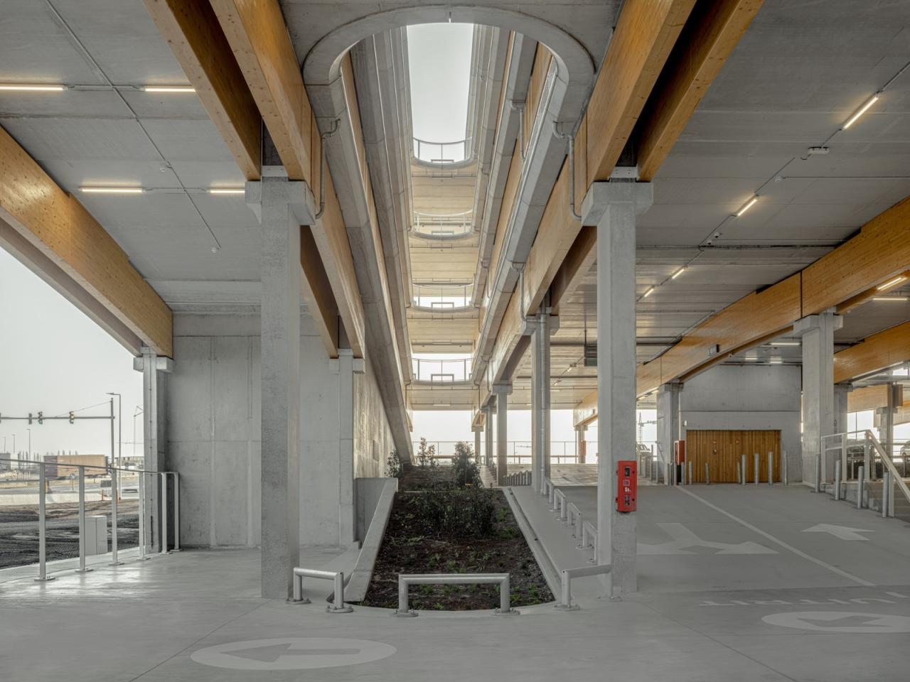 BIM建筑|Park+Ride新模式,私人交通+公交交通 / HUB BIM建筑|Park+Ride新模式,私人交通+公交交通 / HUB