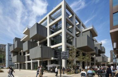 BIM建筑|冲出混凝土框架的盒子,伊斯坦布尔绘画与雕塑美术馆 / EAA - Emre Arolat Architecture-BIM建筑网