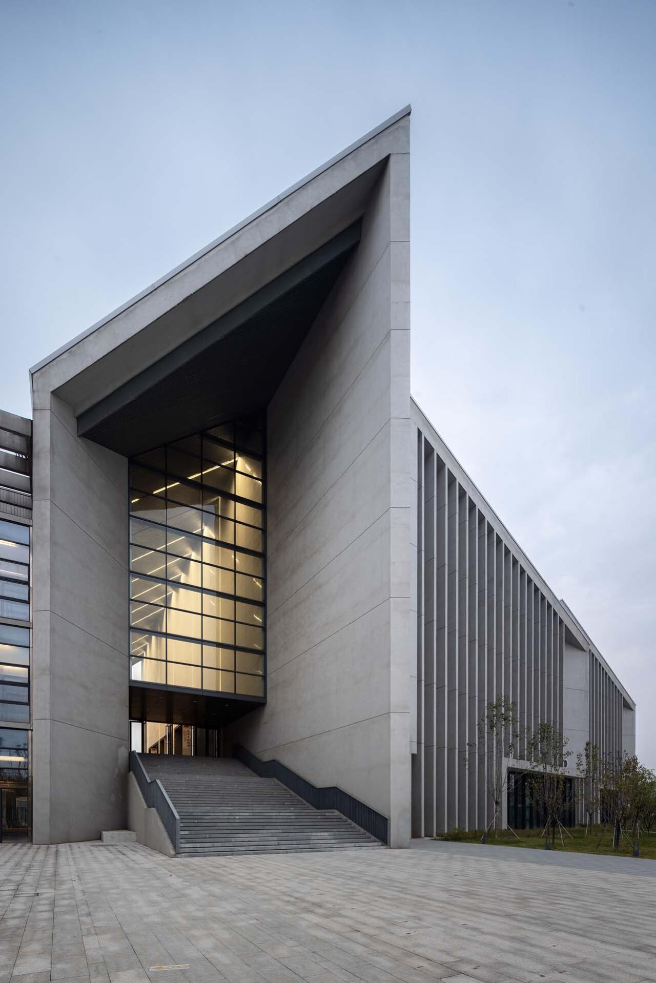 BIM建筑|江西建设职业技术学院图文信息综合楼 / 华南理工大学建筑设计研究院有限公司 陶郅工作室 BIM建筑|江西建设职业技术学院图文信息综合楼 / 华南理工大学建筑设计研究院有限公司 陶郅工作室