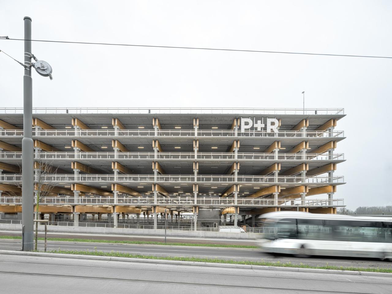 BIM建筑|Park+Ride新模式,私人交通+公交交通 / HUB BIM建筑|Park+Ride新模式,私人交通+公交交通 / HUB