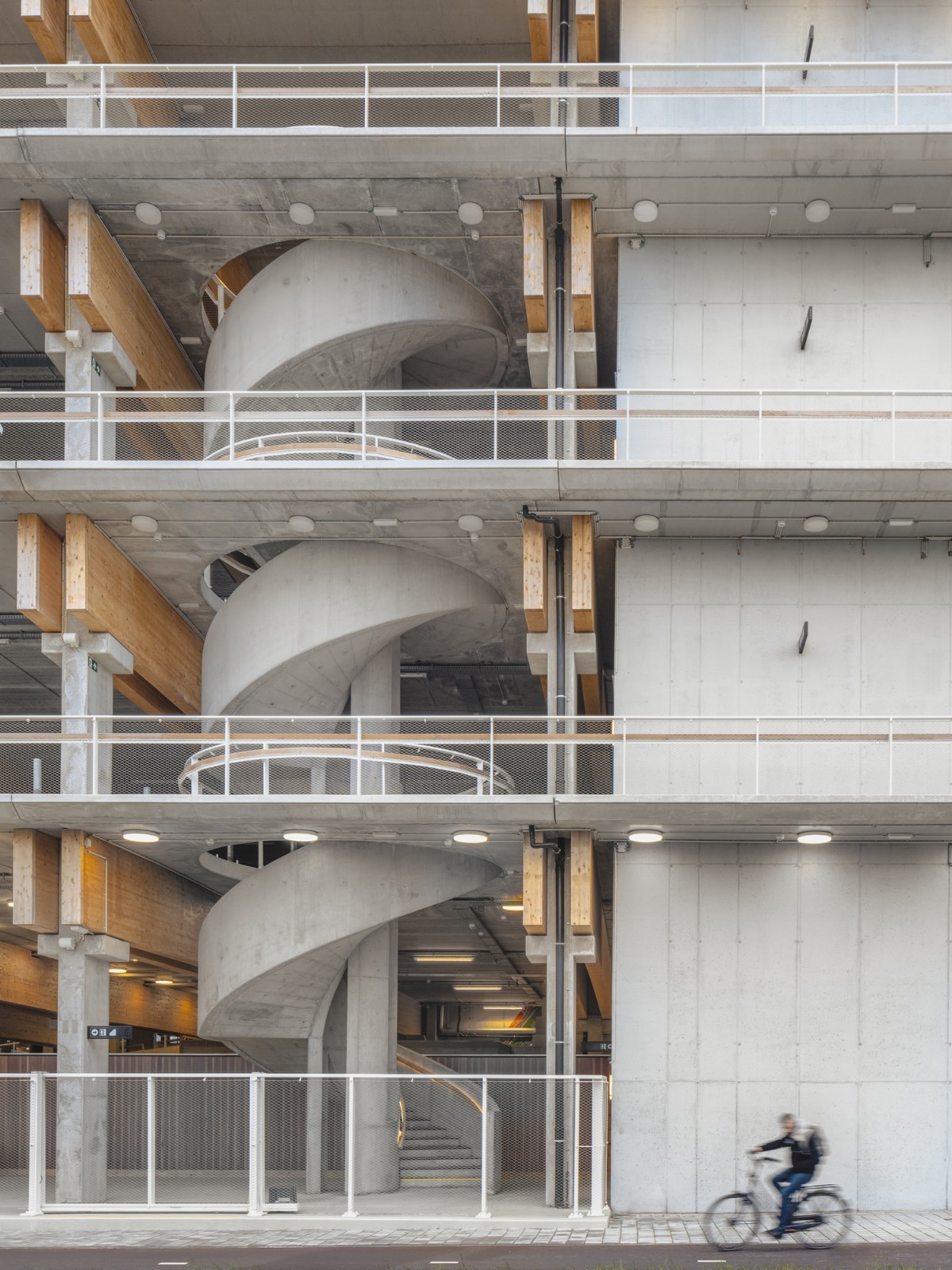 BIM建筑|Park+Ride新模式,私人交通+公交交通 / HUB BIM建筑|Park+Ride新模式,私人交通+公交交通 / HUB