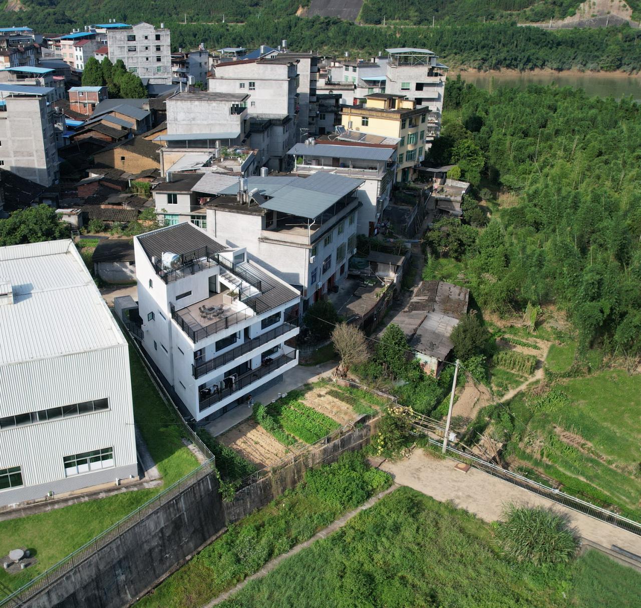 BIM建筑|对话山丘田野,滨河巷21号 / MV建筑工作室 BIM建筑|对话山丘田野,滨河巷21号 / MV建筑工作室