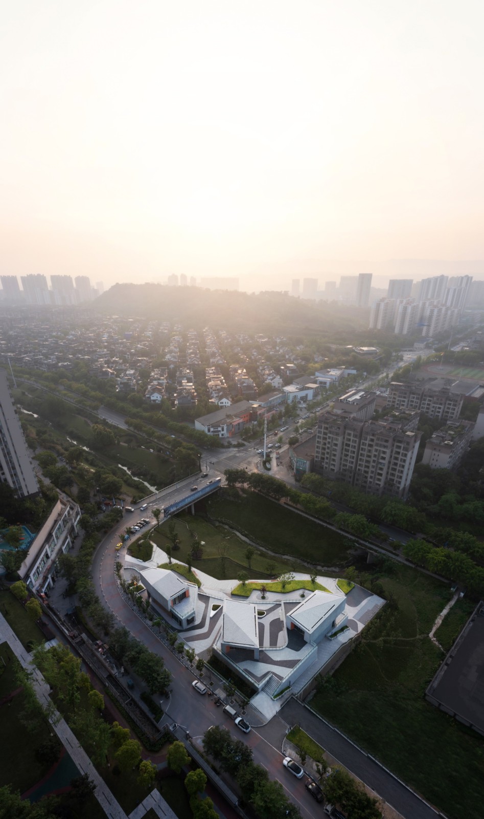 BIM建筑|重庆南岸区茶园中交漫山滨河商业,重庆 / 源道建筑 BIM建筑|重庆南岸区茶园中交漫山滨河商业,重庆 / 源道建筑