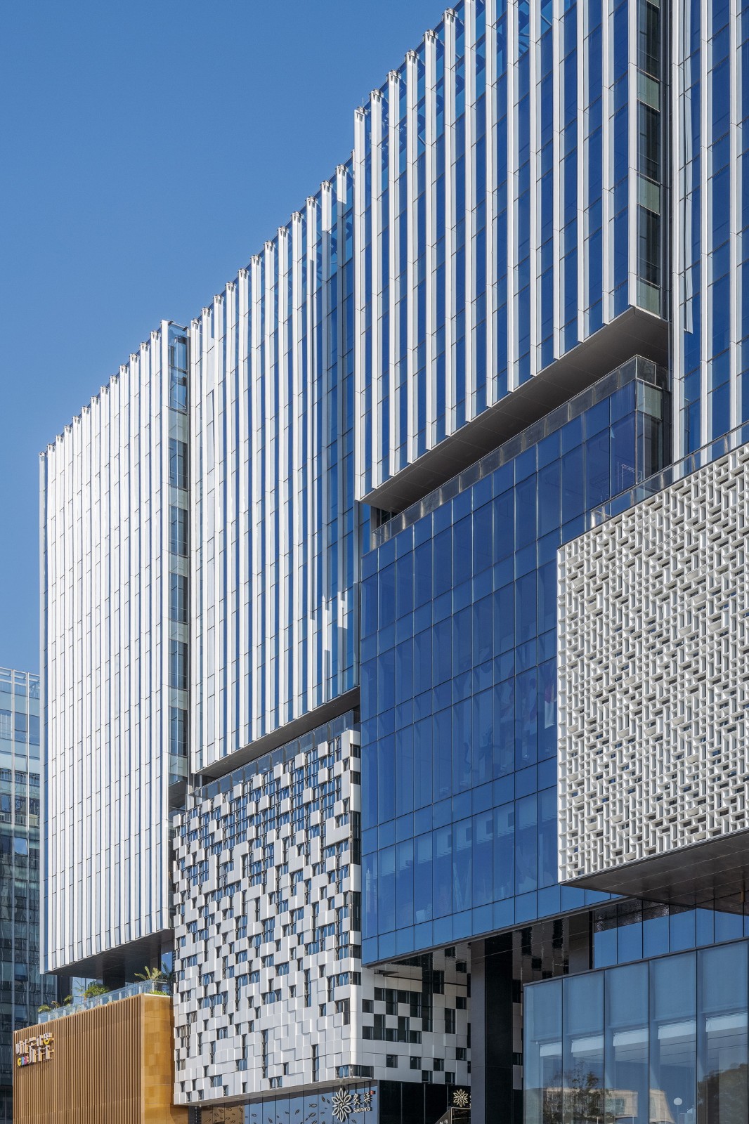 BIM建筑|一键焕新的城市插件-广州时代·芳华里二期续建更新 / EID Arch姜平工作室 BIM建筑|一键焕新的城市插件-广州时代·芳华里二期续建更新 / EID Arch姜平工作室