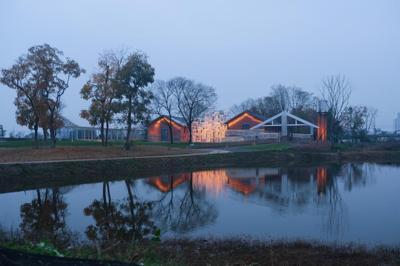 BIM建筑|青龙湖·漂浮种子:自我更新 / 小隐建筑事务所 BIM建筑|青龙湖·漂浮种子:自我更新 / 小隐建筑事务所