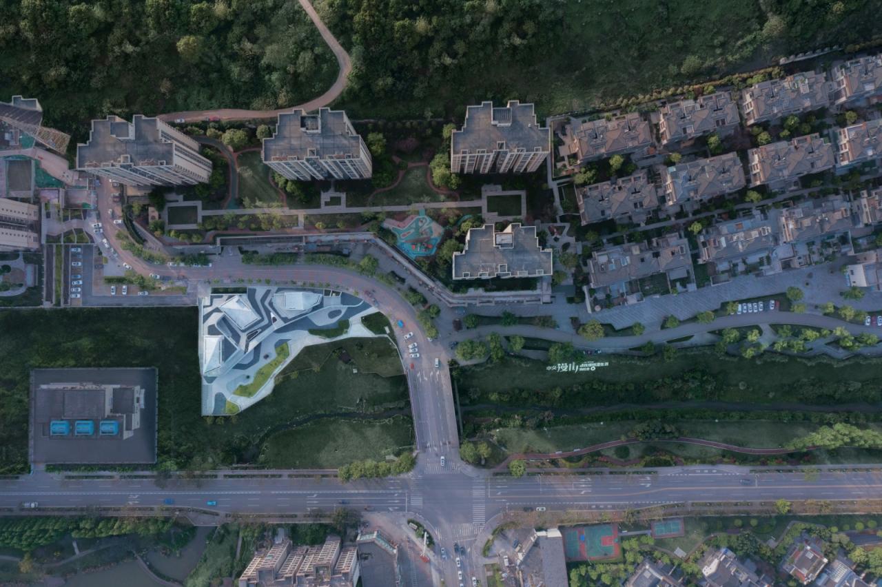BIM建筑|重庆南岸区茶园中交漫山滨河商业,重庆 / 源道建筑 BIM建筑|重庆南岸区茶园中交漫山滨河商业,重庆 / 源道建筑
