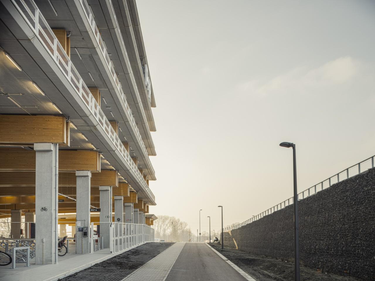 BIM建筑|Park+Ride新模式,私人交通+公交交通 / HUB BIM建筑|Park+Ride新模式,私人交通+公交交通 / HUB