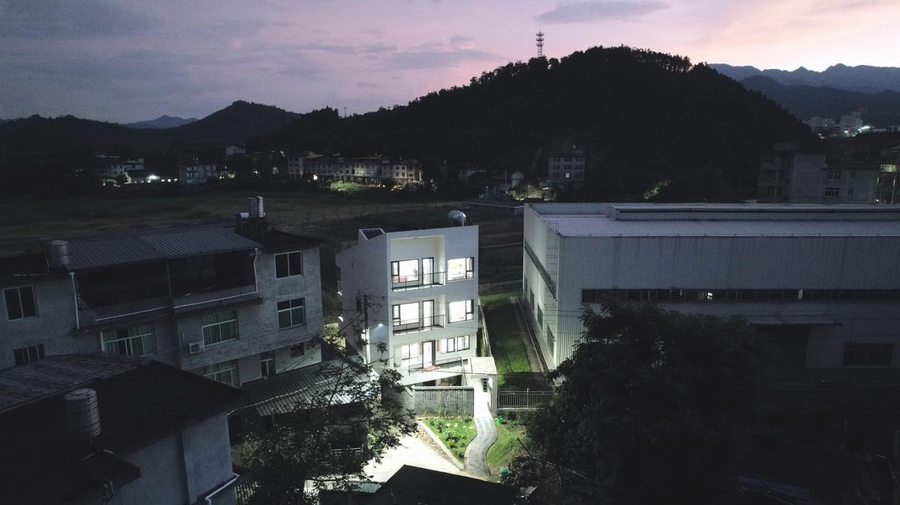 BIM建筑|对话山丘田野,滨河巷21号 / MV建筑工作室 BIM建筑|对话山丘田野,滨河巷21号 / MV建筑工作室